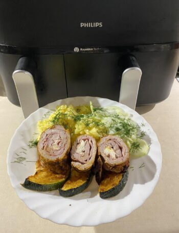 Polędwiczki wieprzowe z mozzarellą i szynką oraz pieczona cukinia z airfryera