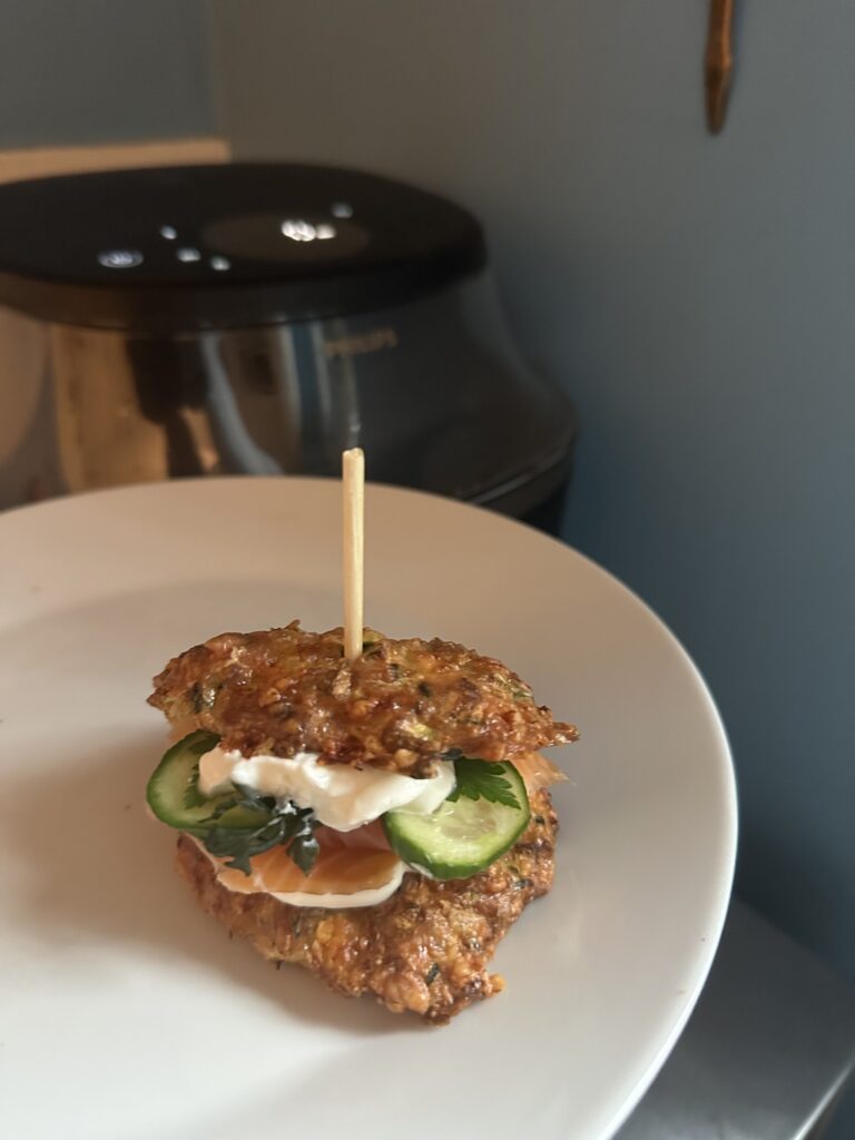 Placuszki z cukinii w AirFryerze – idealne jako baza do burgerków