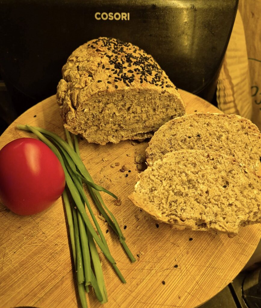 Chlebek orkiszowy z czarnuszką z airfryera