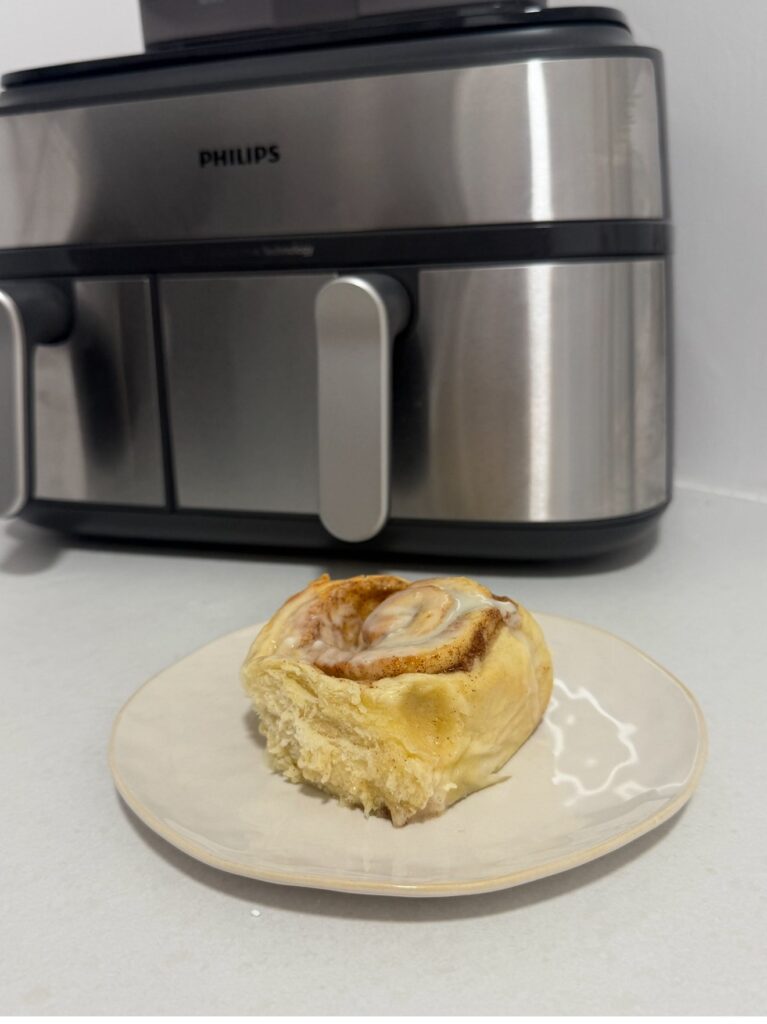 Bułeczki cynamonowe z airfryera – puszyste, złociste i pachnące