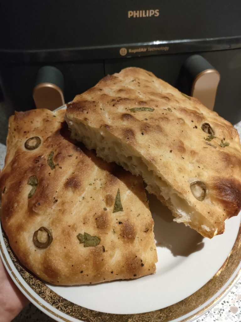 Focaccia z oliwkami z airfryera