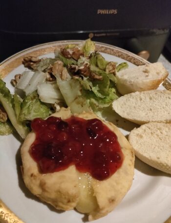 rozplywający sie camembert z zurawiną z airfryer