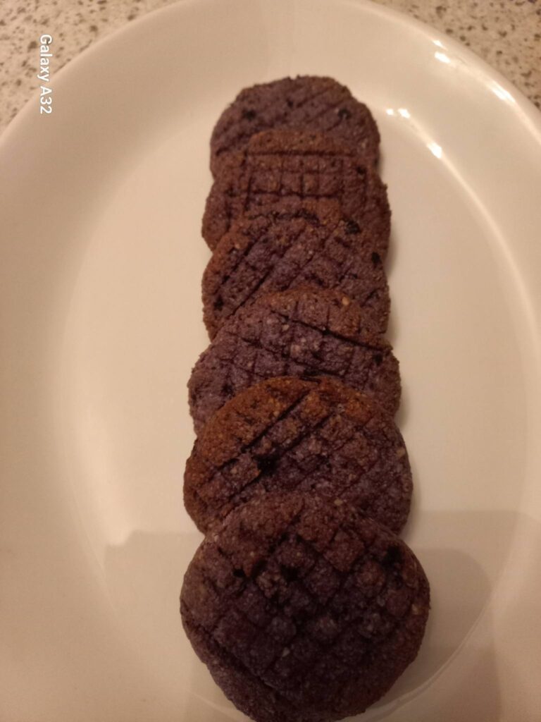 Migdałowe ciasteczka z jabłkami i jagodami w airfryer